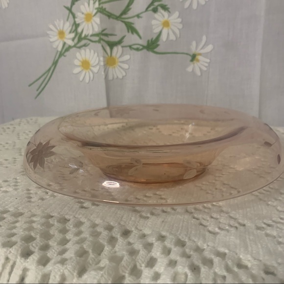 Vintage pink depression etch glass large decorative rolled edge centerpiece bowl - Picture 7 of 9